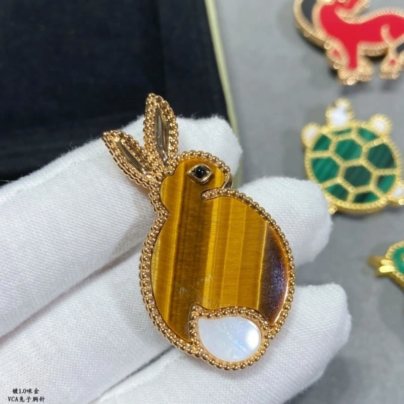 Vca Brooches Neat 254772