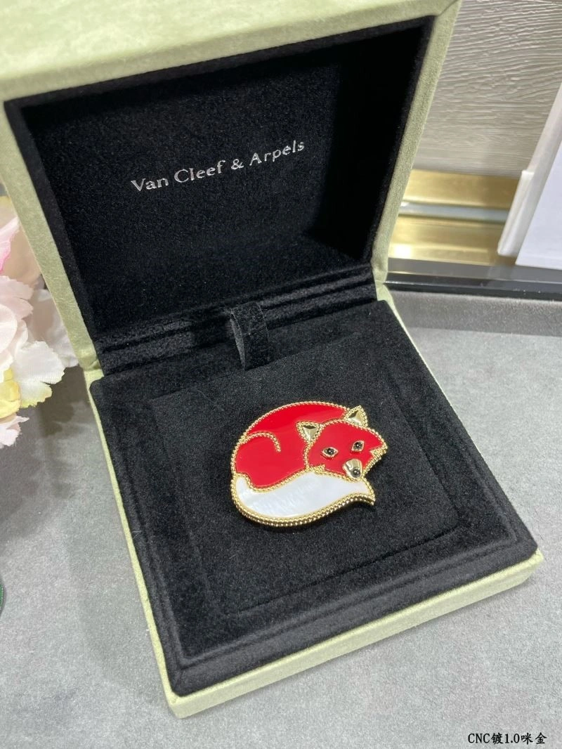 Lightweight Vca Brooches 254768