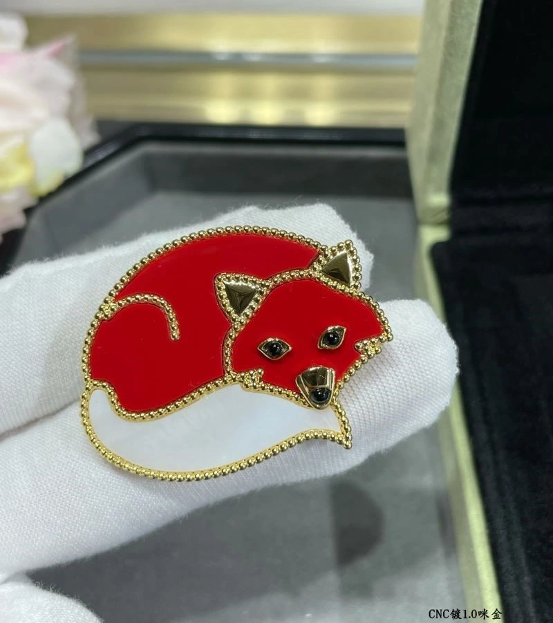 Lightweight Vca Brooches 254768