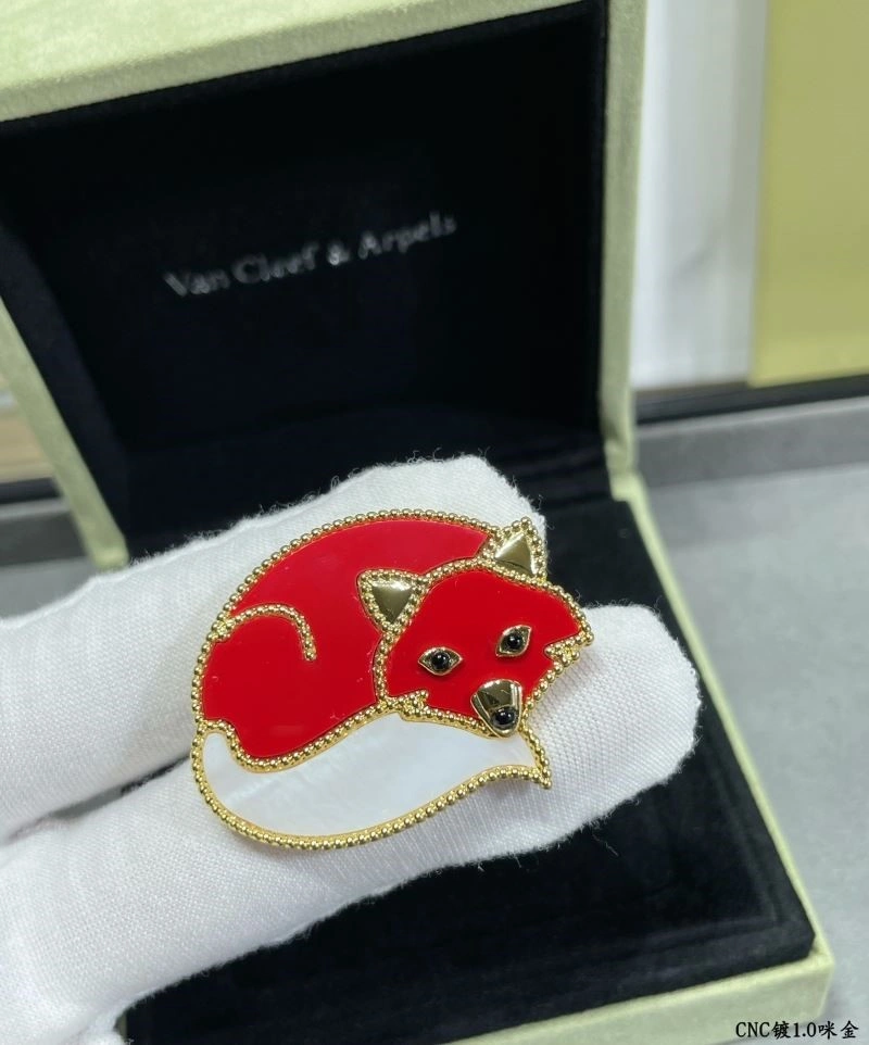 Lightweight Vca Brooches 254768