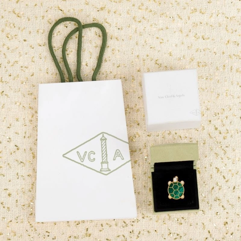 Lightweight Vca Brooches 254398