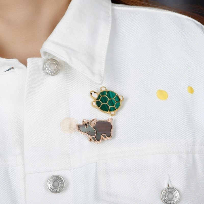 Lightweight Vca Brooches 254398