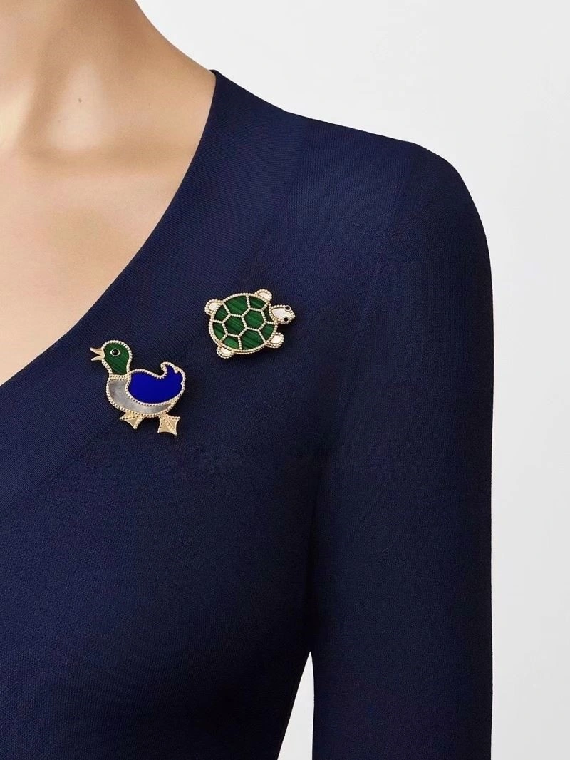 Lightweight Vca Brooches 254398