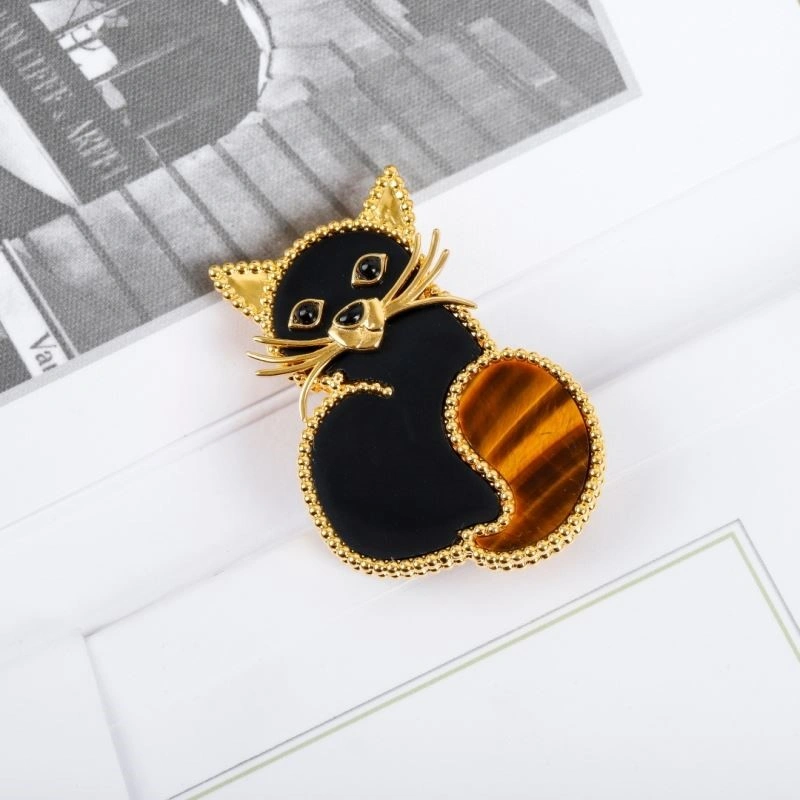 Lightweight Vca Brooches 254390