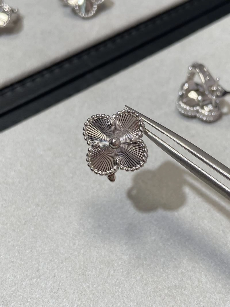 Vca Earrings Lightweight 255452