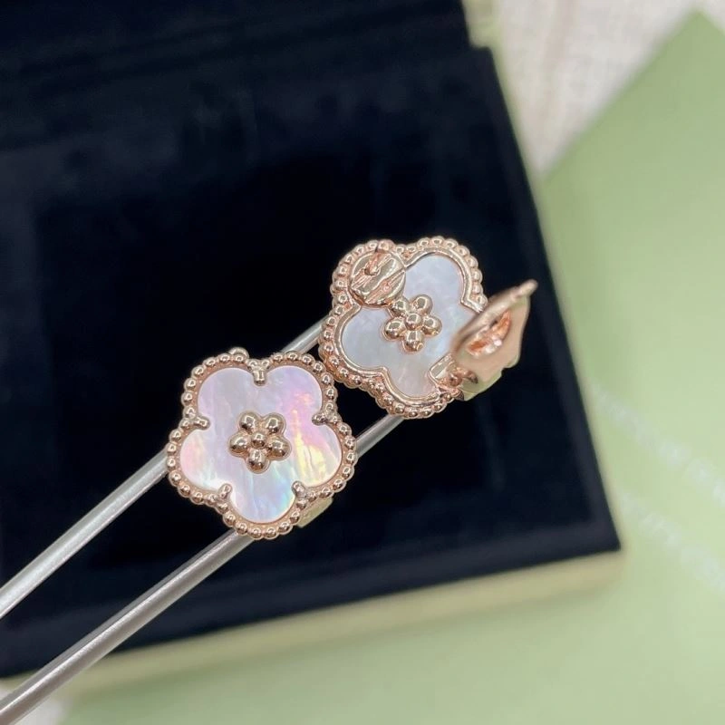 Vca Earrings Lightweight 255454