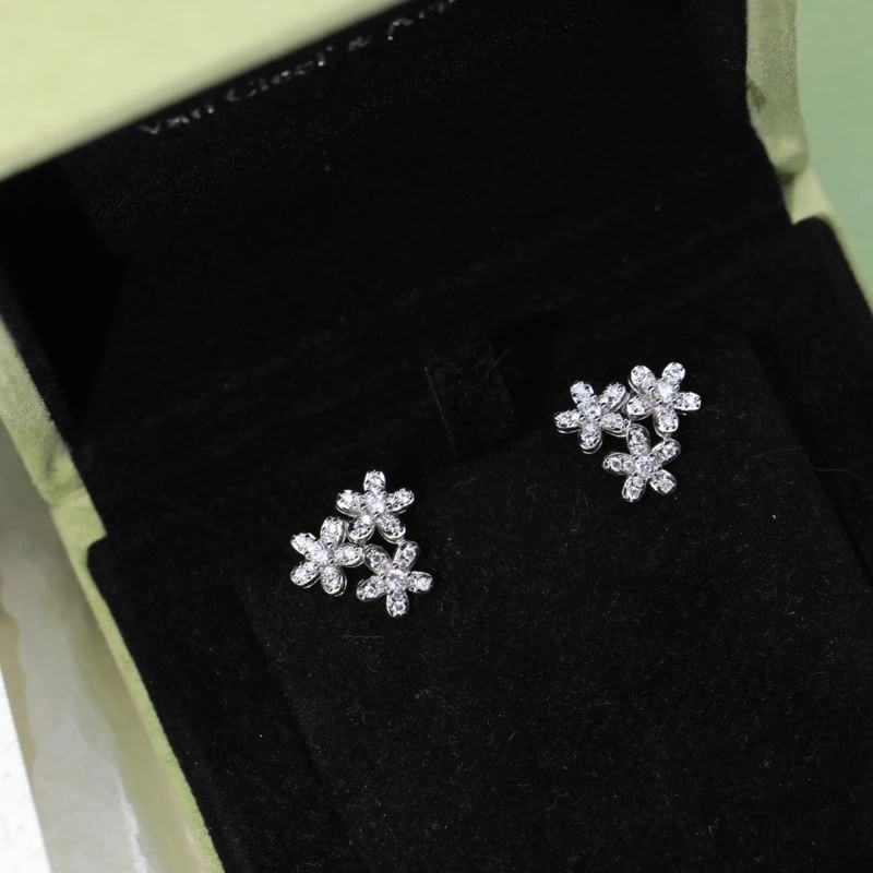Vca Earrings ZeroBulk 255529