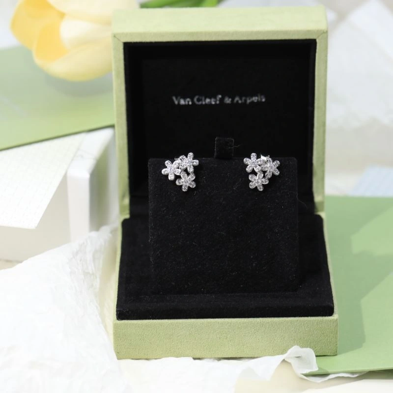 Vca Earrings ZeroBulk 255529