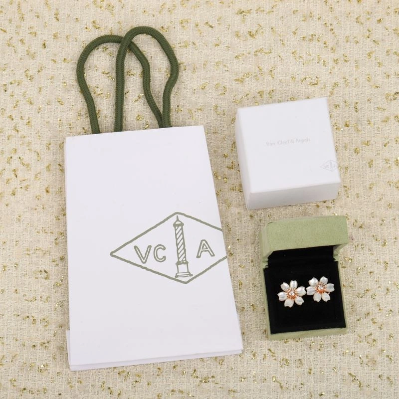 UrbanChic Vca Earrings 255519