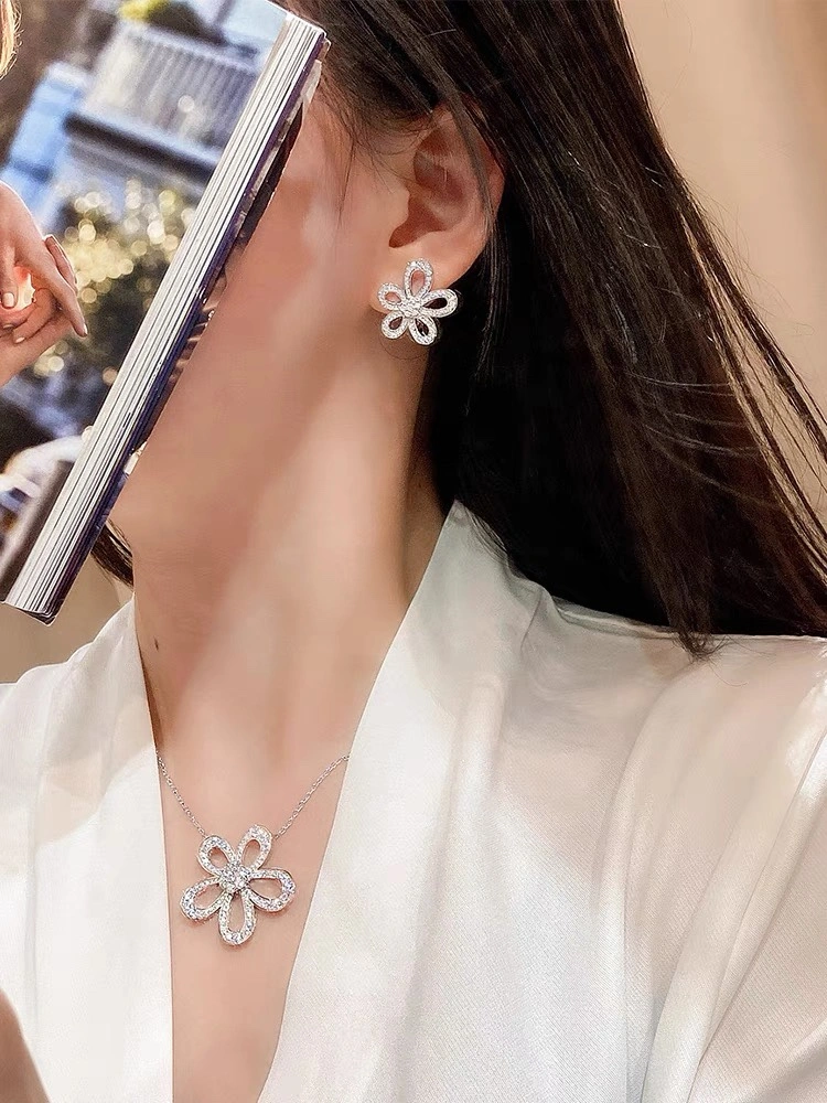 Seasonal Vca Earrings 255495