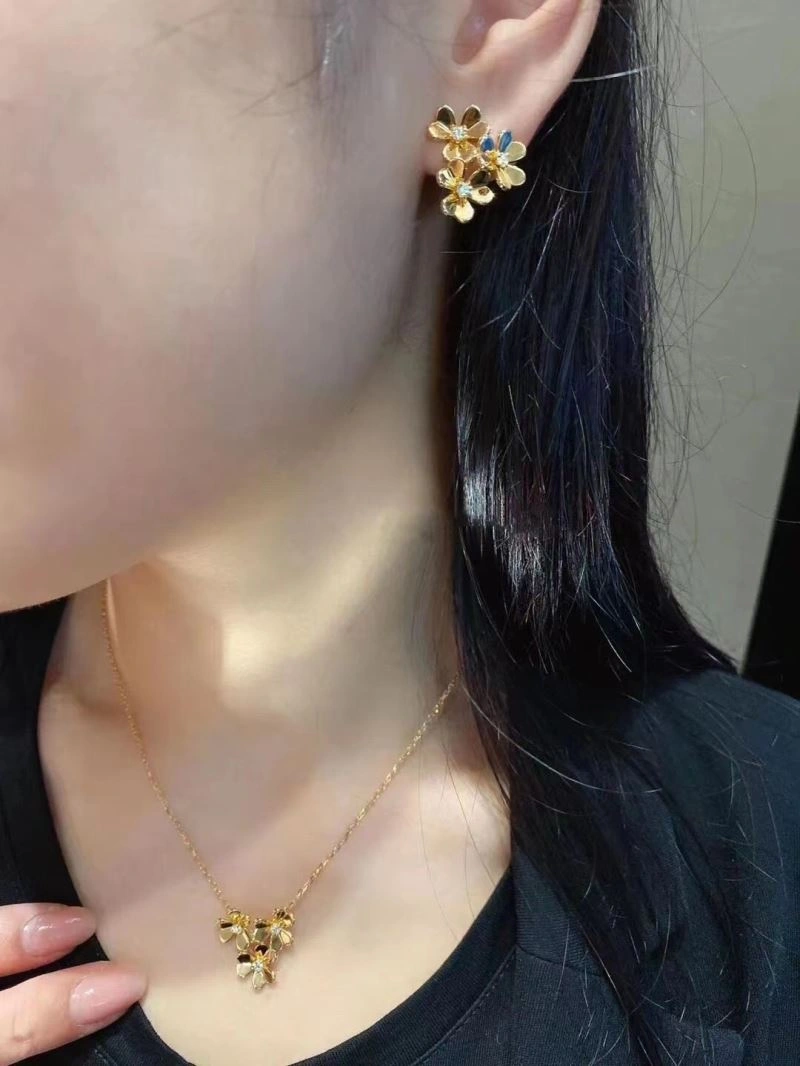 HighQuality Vca Earrings 255484