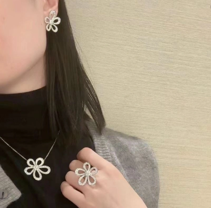 Contemporary Vca Earrings 255395