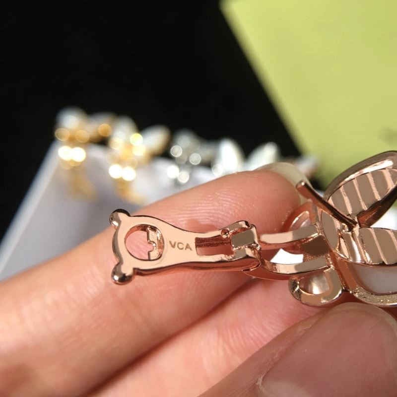 ComfortFit Vca Earrings 255392