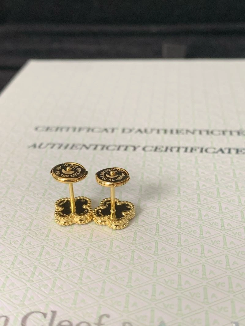 Vca Earrings MoistureWicking 255387