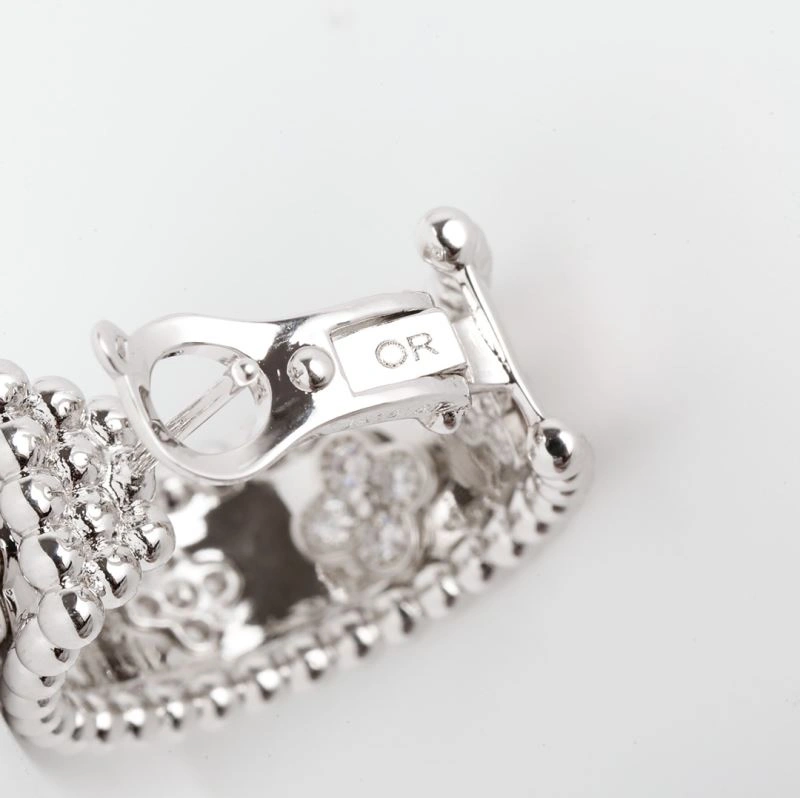 Effortless Vca Earrings 255370
