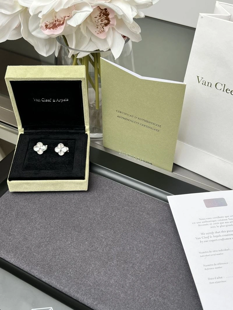 Vca Earrings FreshLook 255354