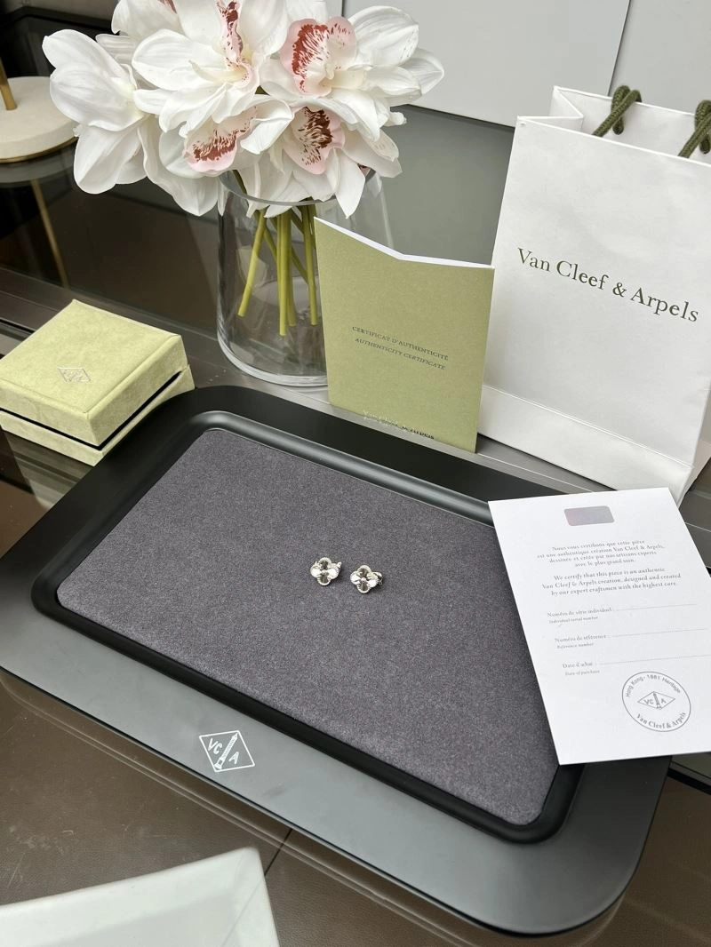 Vca Earrings FreshLook 255354