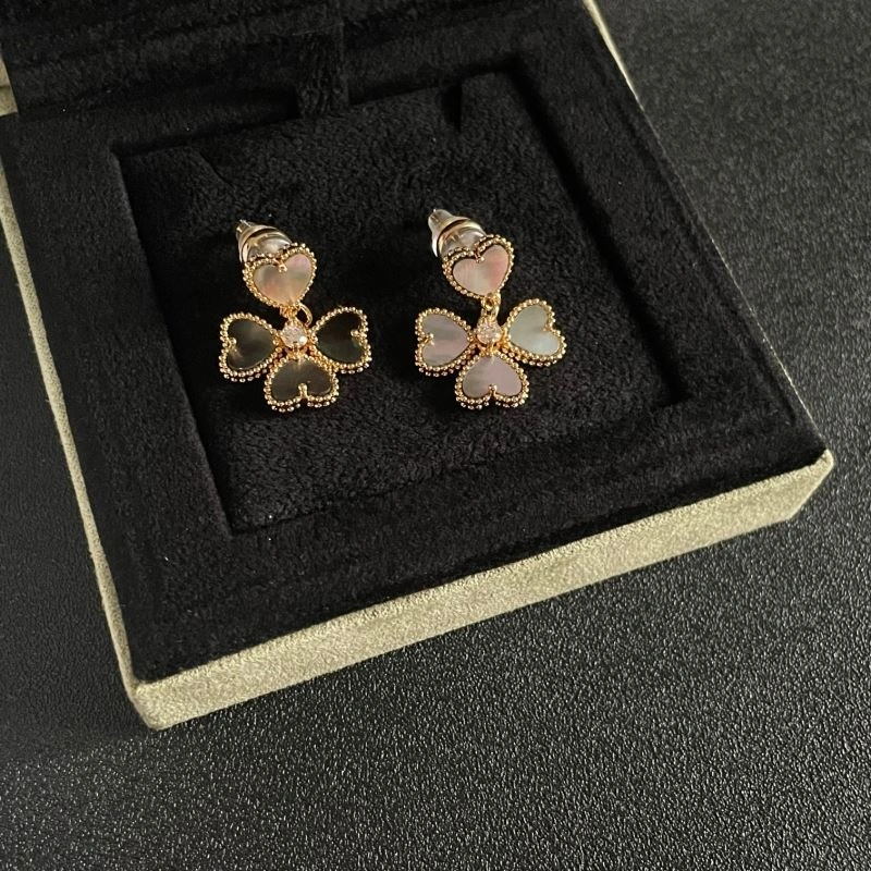 Vca Earrings SmoothTexture 255271