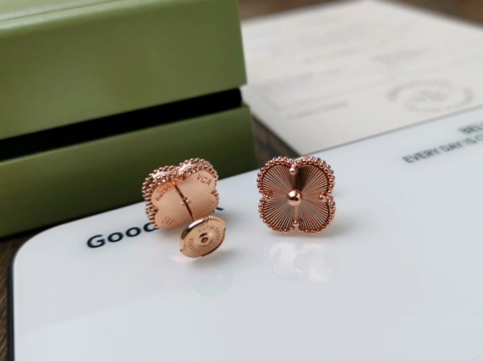 EyeCatching Vca Earrings 255267