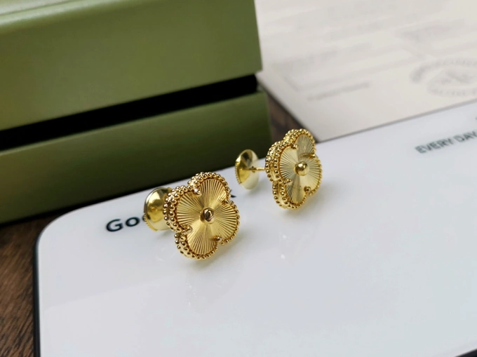 EyeCatching Vca Earrings 255267
