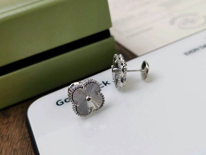 EyeCatching Vca Earrings 255267
