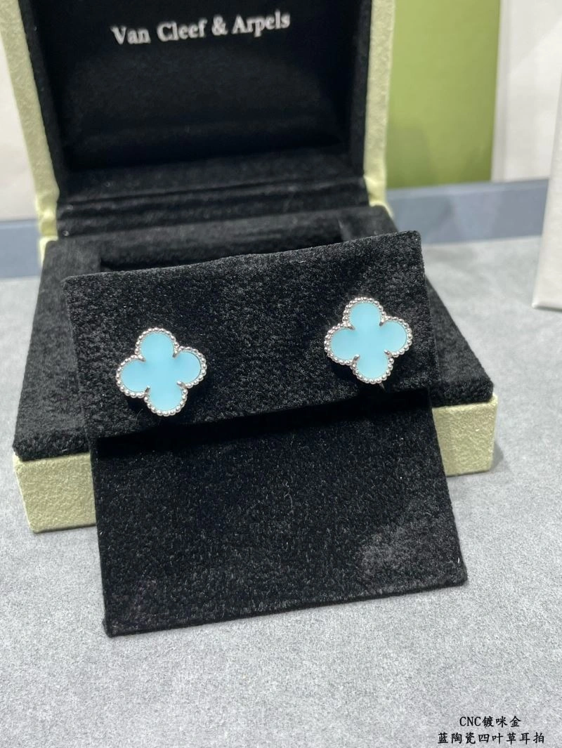Vca Earrings Lightweight 255240
