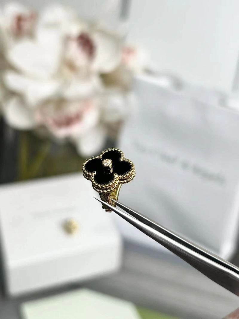 Vca Earrings Compact 255225