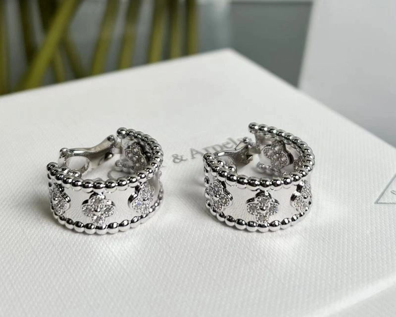 Vca Earrings UrbanChic 255195