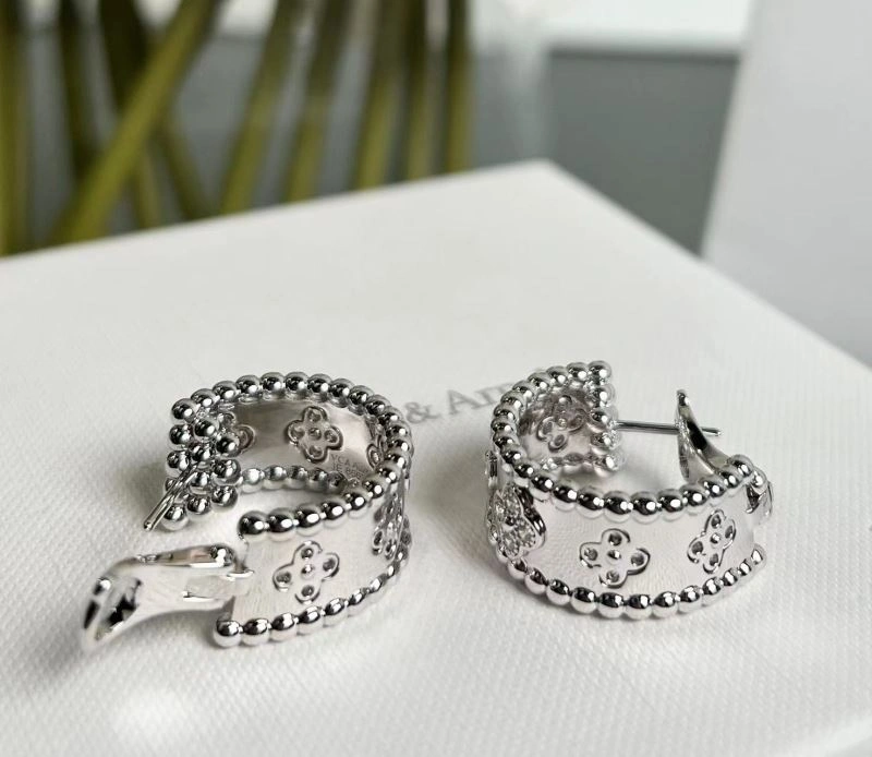 Vca Earrings UrbanChic 255195