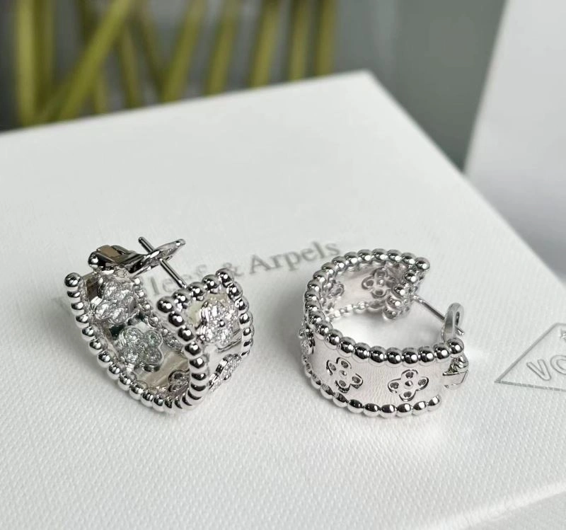 Vca Earrings UrbanChic 255195