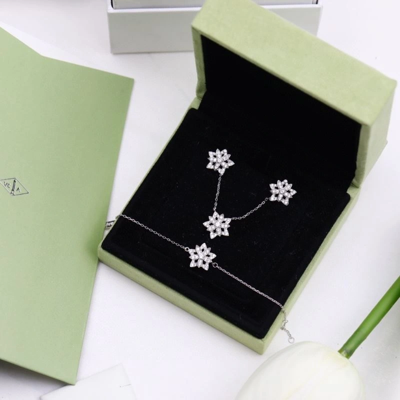 Sophisticated Vca Earrings 255019