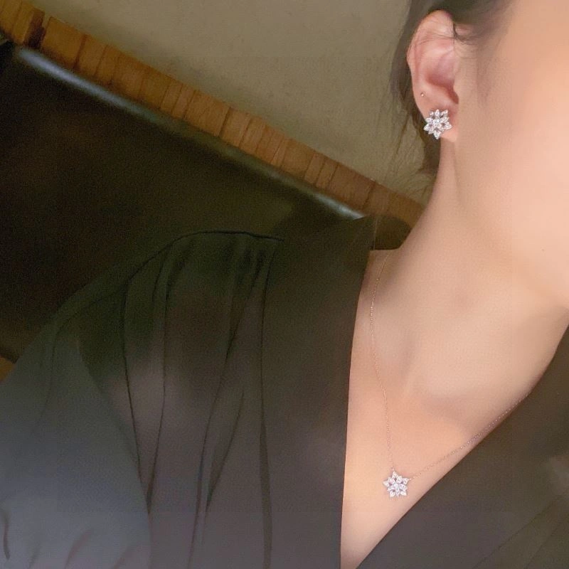 Sophisticated Vca Earrings 255019