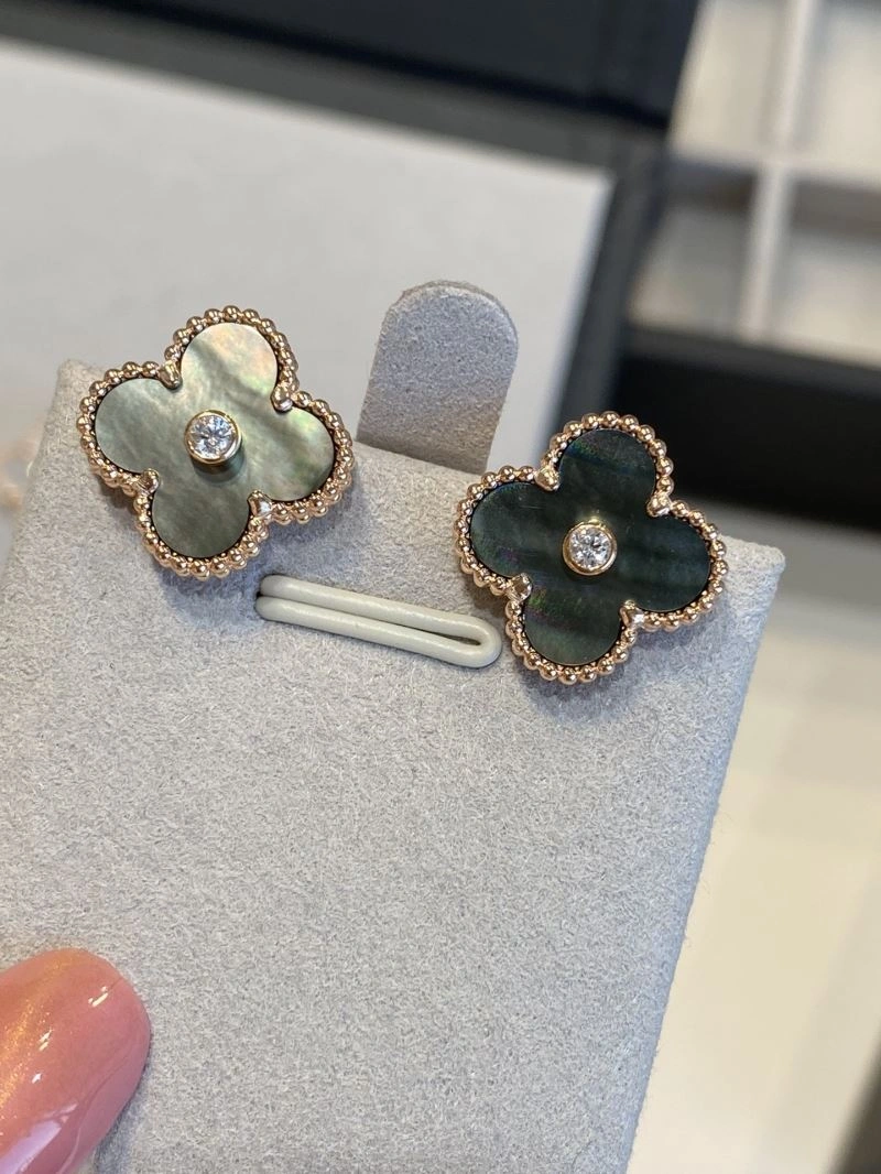 Vca Earrings ModernLook 255011