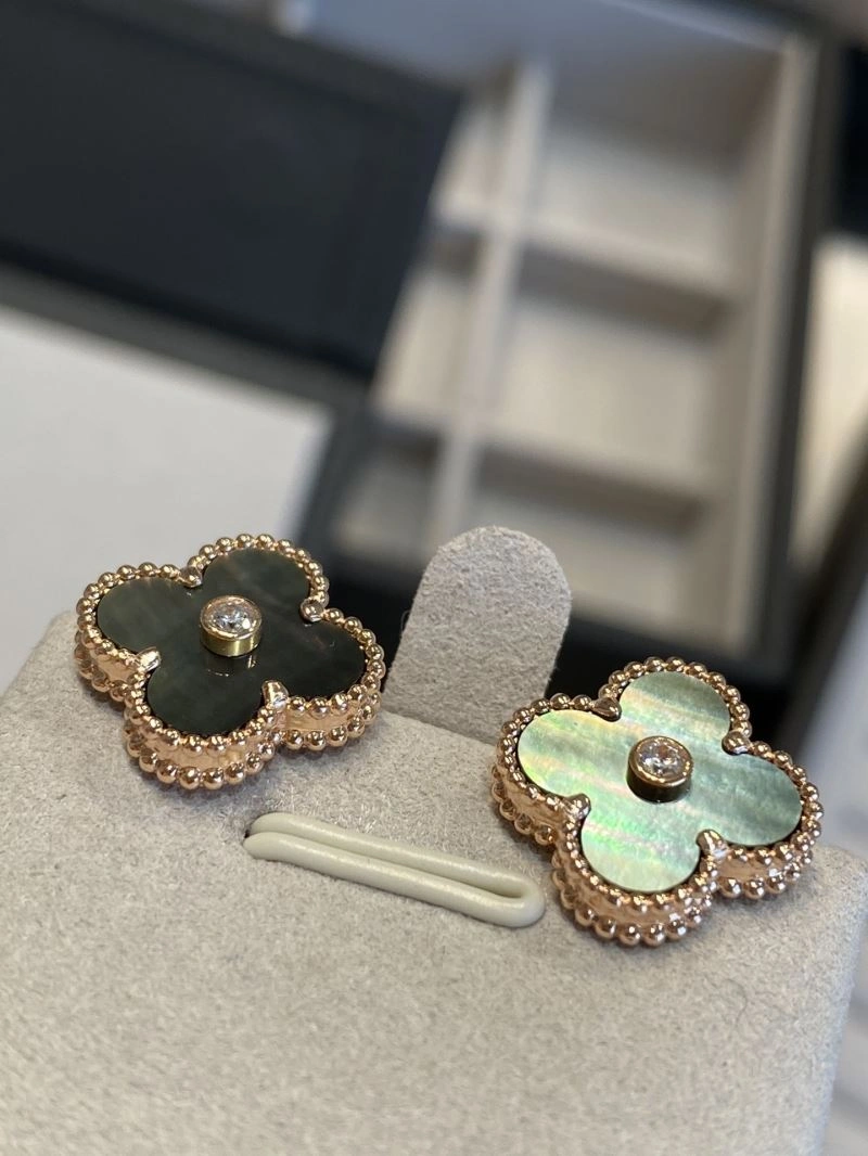 Vca Earrings ModernLook 255011