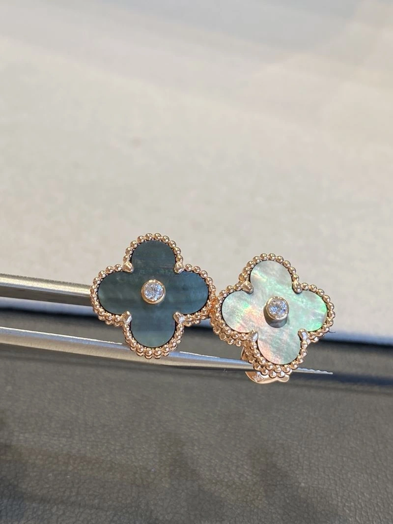 Vca Earrings ModernLook 255011
