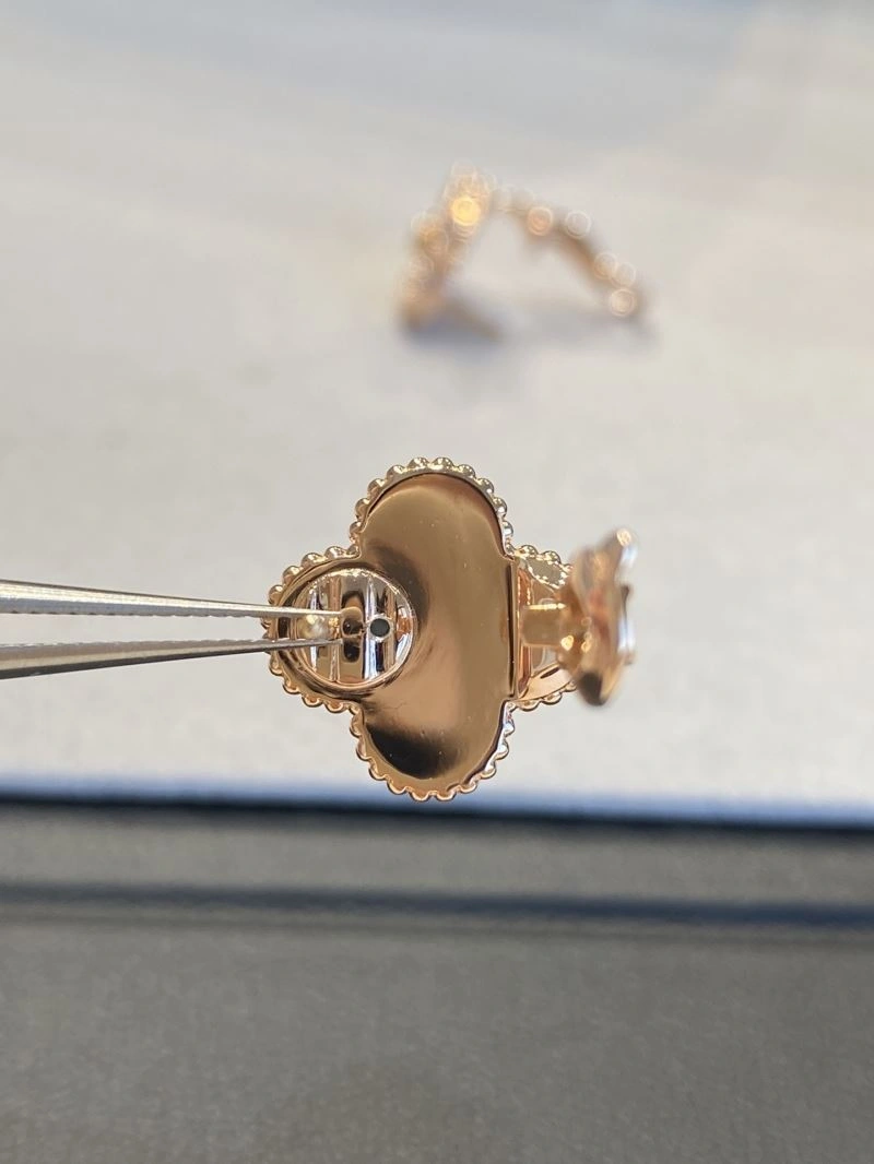 Vca Earrings ModernLook 255011