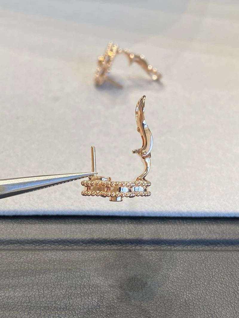 Vca Earrings ModernLook 255011