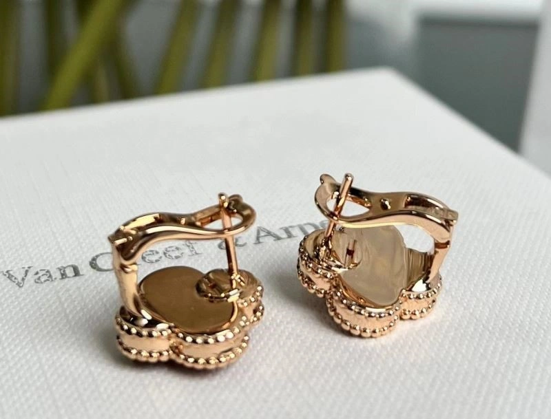 Vca Earrings ModernLook 254749