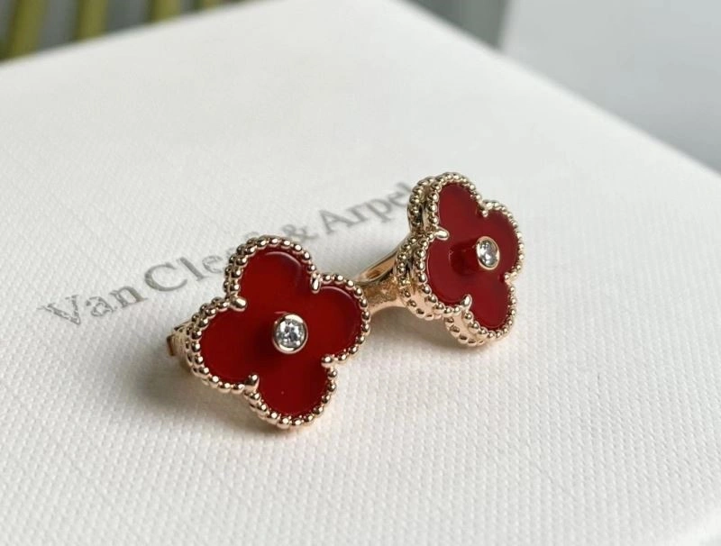 Vca Earrings ModernLook 254749