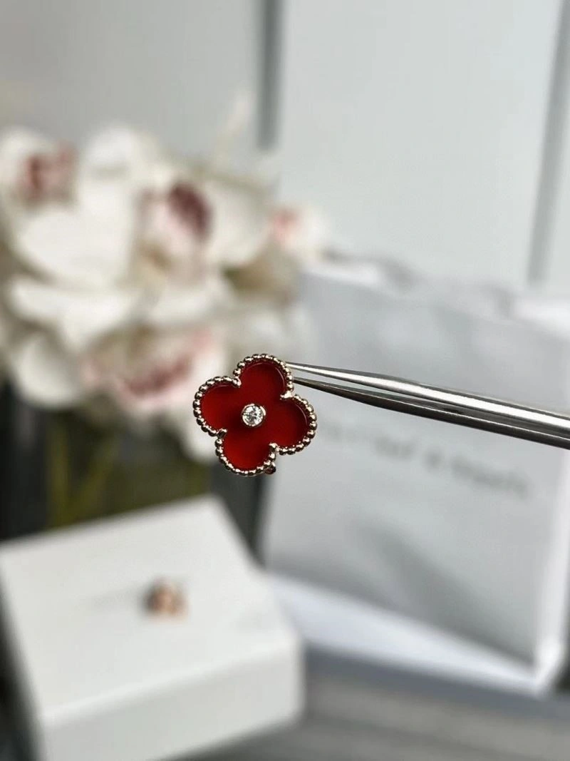 Vca Earrings ModernLook 254749