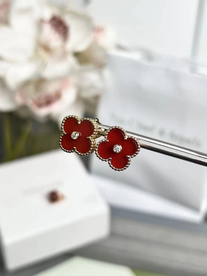 Vca Earrings ModernLook 254749