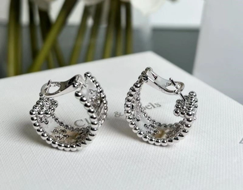 TechFriendly Vca Earrings 254739