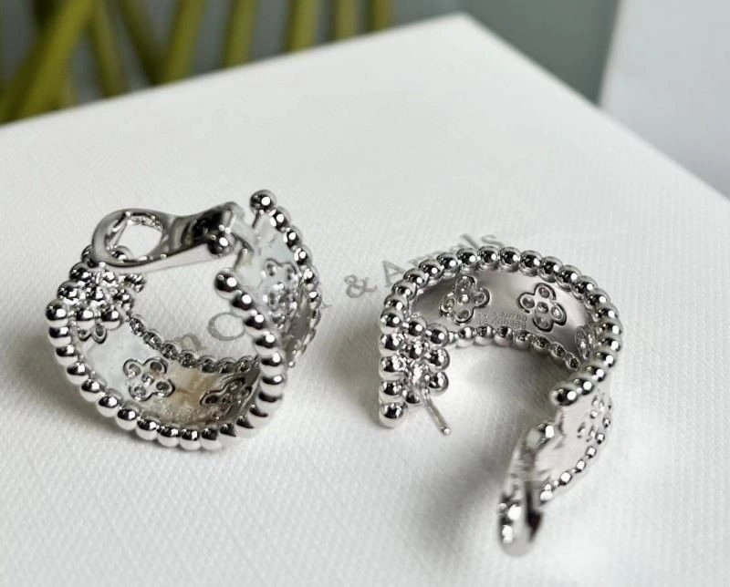 TechFriendly Vca Earrings 254739
