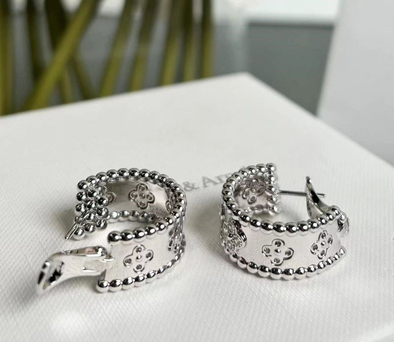 TechFriendly Vca Earrings 254739