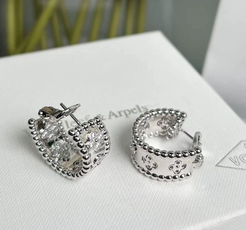 TechFriendly Vca Earrings 254739