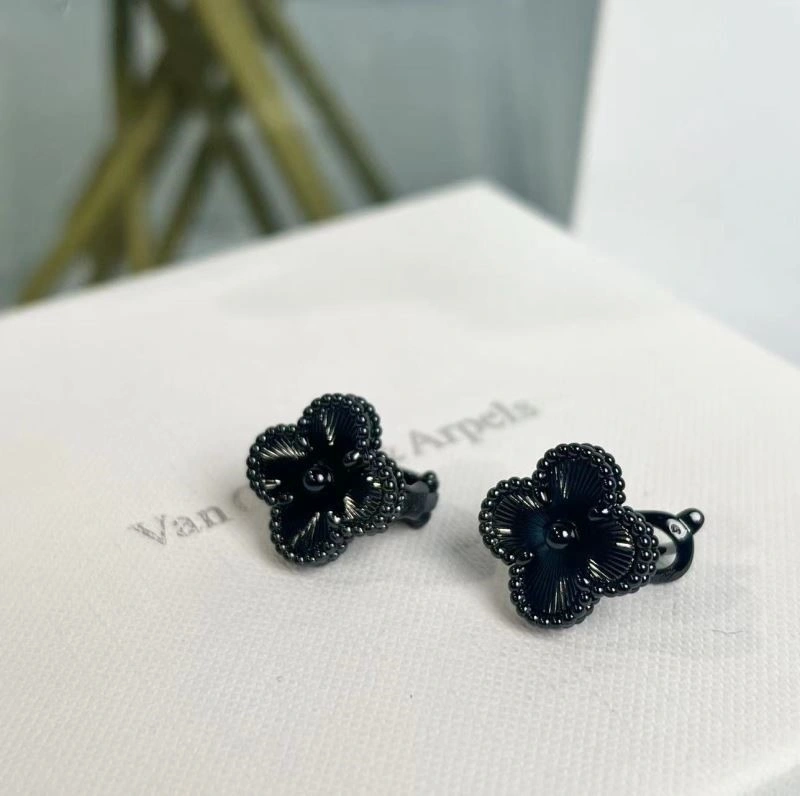 Vca Earrings WeatherProof 254754