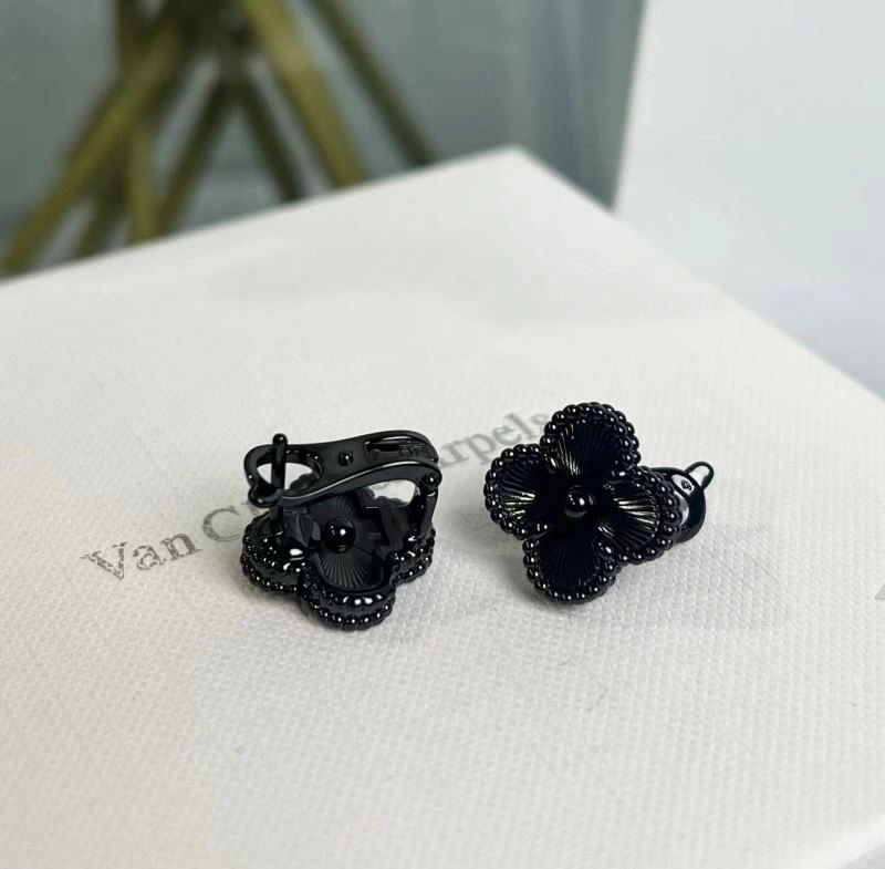 Vca Earrings WeatherProof 254754