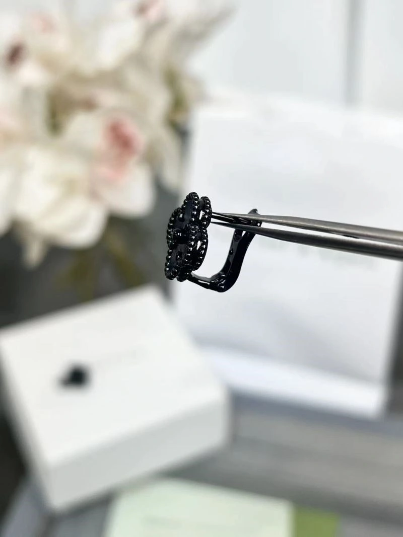 Vca Earrings WeatherProof 254754