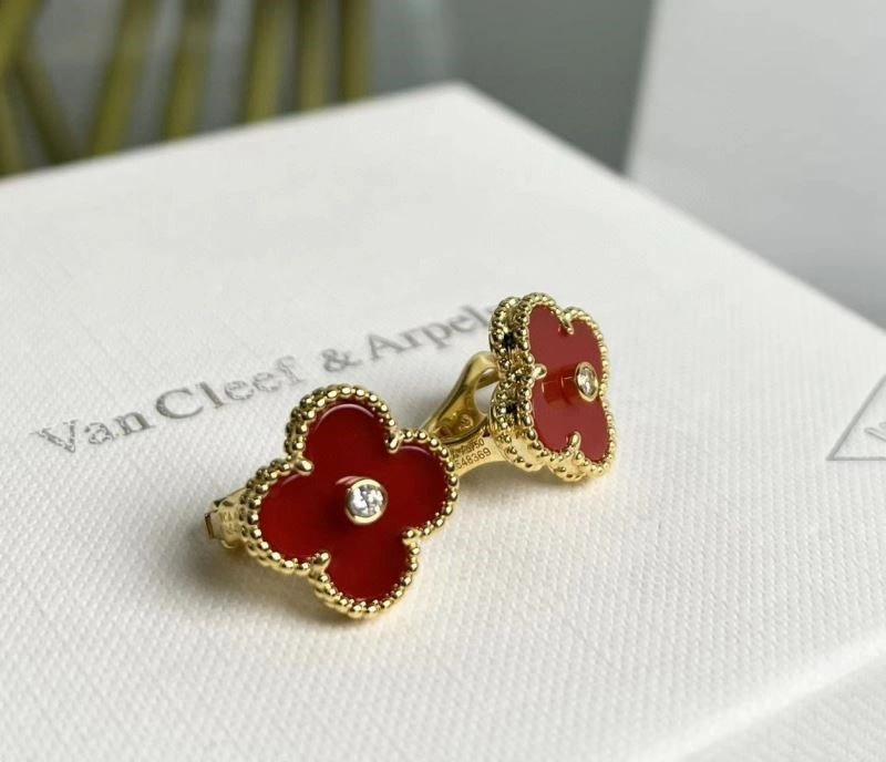 OdorResistant Vca Earrings 254743