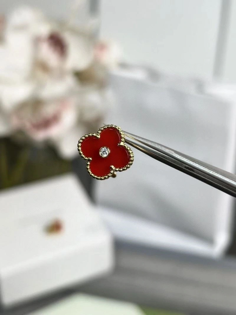 OdorResistant Vca Earrings 254743